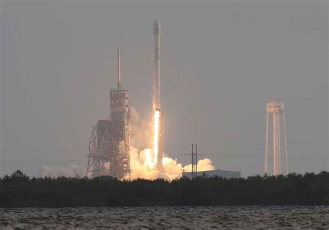 Spacex Effectue Un Nouveau Vol Pour Ravitailler La Station Spatiale