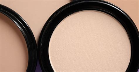 Find The Best Face Powder For Mature Skin For 2025