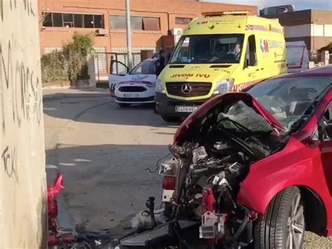 Tres jóvenes heridos al chocar su coche contra una caseta MiraCorredor