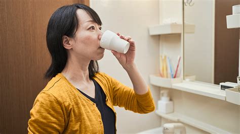 Should You Rinse After Brushing Your Teeth What Research Shows