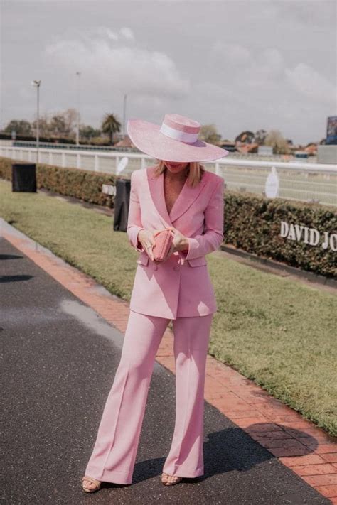 Pin af Becky på Pink Suit