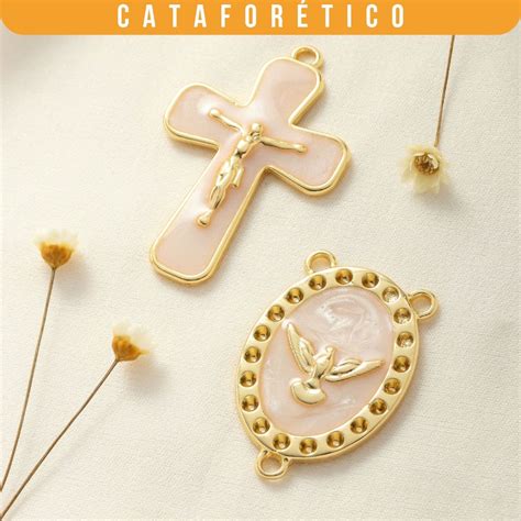 Entremeio Para Ter O Crucifixos Para Ter Os Esp Rito Santo Dourado E