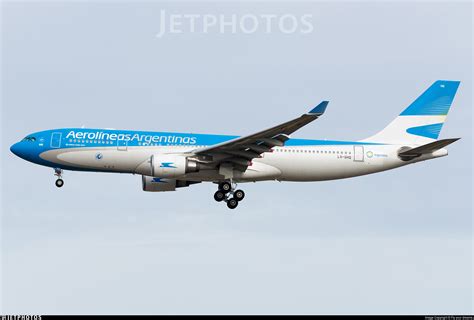 LV GHQ Airbus A330 202 Aerolíneas Argentinas Fly your dreams