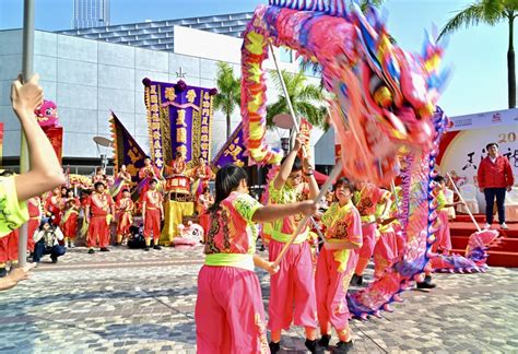 龍獅節｜128條金龍尖沙咀元旦巡遊 中小學童體驗傳統文化 星島日報