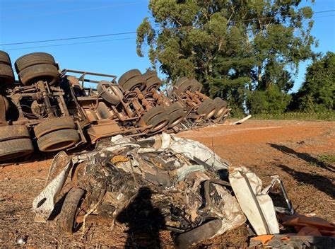 JAPIRA Colisão entre carreta e automóvel deixa uma pessoa morta e