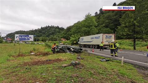 Accident grav între două mașini și un TIR în județul Brașov Un