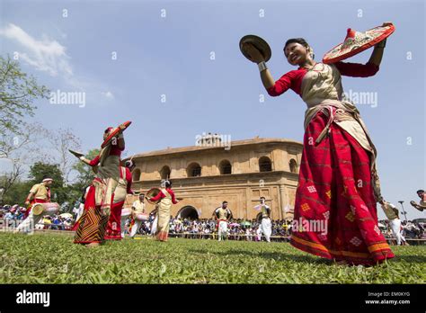 Sivasagar Assam India 15th Apr 2015 Girls Perform Bihu Dance At