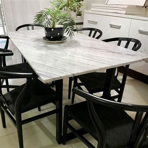 Mesa de Comedor con Tapa de Mármol Carrara Base Cubo de Hierro Negro