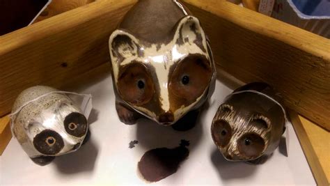 Pigeon Forge Pottery Raccoons – Den Of Antiquity Fargo