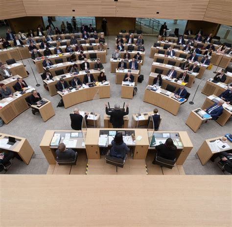 Landtag beschließt Kennzeichnungspflicht für Polizisten WELT