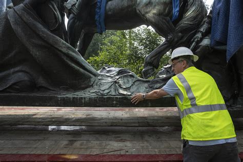 Photos: Removal of the George Rogers Clark Statue