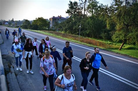 Piesza pielgrzymka do Sanktuarium Matki Bożej w Starej Wsi ZDJĘCIA