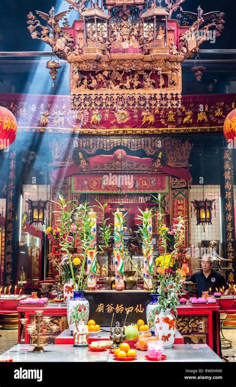 Sin Sze Si Ya Taoist Temple Offerings, Chinatown, Kuala Lumpur ...