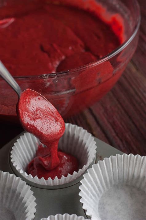 Red-velvet-cake-in-a-mason-jar - Sweetphi