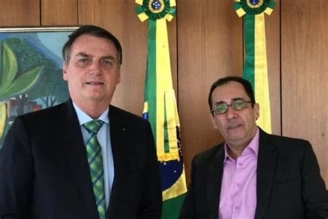 Bolsonaro nega que Kajuru pediu autorização para gravar ligação e o