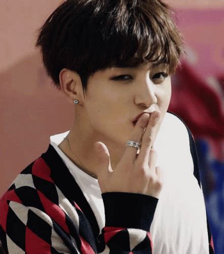 Jungkook Kiss Jungkook Kiss Blow Kiss Discover Share GIFs