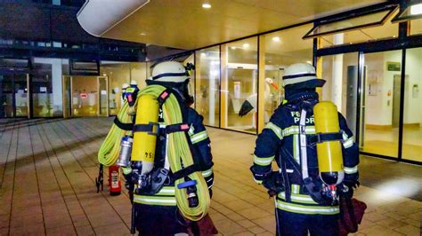 Pforzheim Am Bett Fixiert Mann Stirbt Bei Brand In Klinik