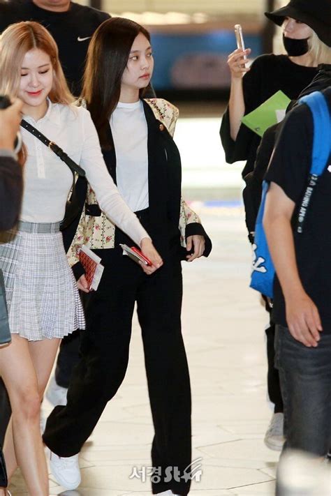 Blackpink Ros Airport Photos At Gimpo Off To Japan September