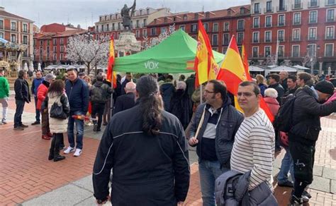 Vox Re Ne A Personas En Valladolid Al Grito De S Nchez Vete Ya