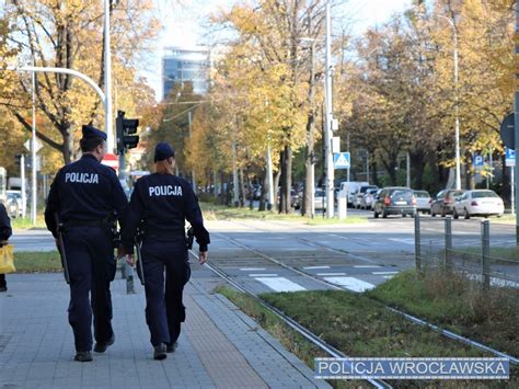 Czwarta fala pandemii w natarciu Wrocławscy policjanci apelują o