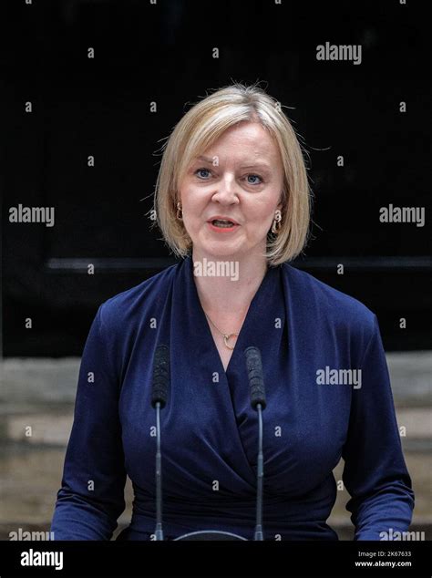 Liz Truss Downing Street Fotos Und Bildmaterial In Hoher Aufl Sung