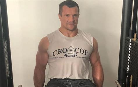 Instagram Cro Cop Tuguje Napustila Me Je Dona Nakon Godina