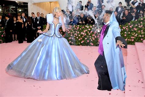 Zendayas Cinderella Dress At The 2019 Met Gala Popsugar Fashion