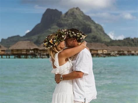 Bora Bora Wedding Guide: How To Get Married