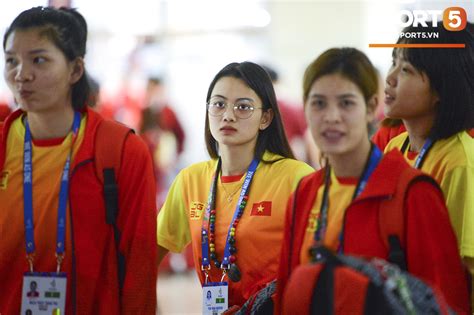 N T Ng Tr C Nhan S C C A Hot Girl I Tuy N B Ng Chuy N N Vi T Nam Tr I Qua Ti Ng Ch