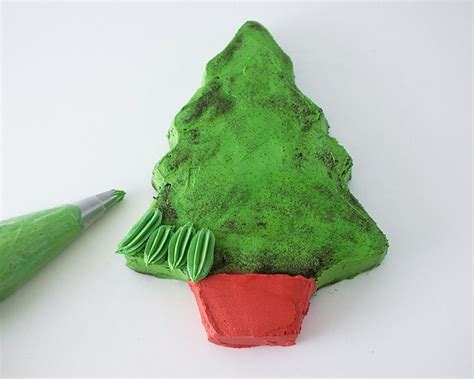 Piped Buttercream Christmas Tree Cake Tutorial Christmas Tree Cake