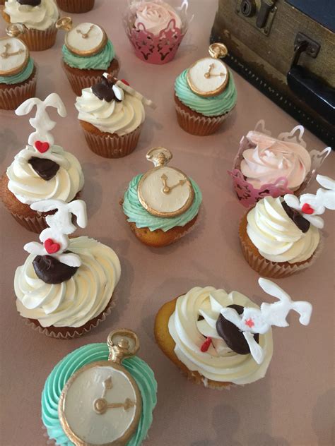 Alice and Wonderland cupcakes