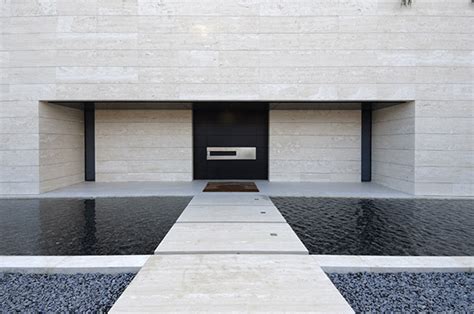 Amazing Travertine House By A Cero Architecture Firm With Water Features