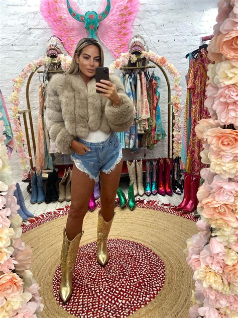 Laura Jane Paris Luxury Coat ‘ New York ‘ Royal Beige – ESSEX COUTURE