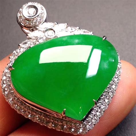 Bright Jadeites Palace Jewelry昕玉軒老翠祥®梵宸銘鈺 昕玉軒老翠祥梵宸銘鈺 天然翡翠a货正阳收藏級滿綠色祖母绿