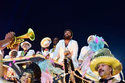 Foto Carnaval 2024 Mangueira escola em que Humberto Carrão desfilou