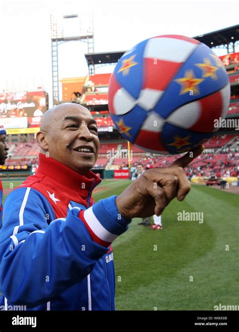 Harlem globetrotters baseball hi-res stock photography and images - Alamy