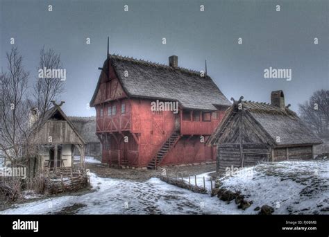 Medieval village houses hi-res stock photography and images - Alamy