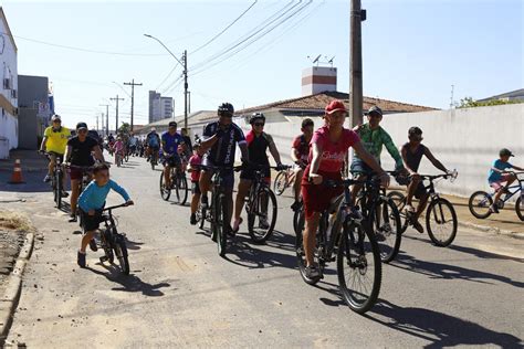 Passeio ciclístico reúne centenas de pessoas em Catalão Prefeitura