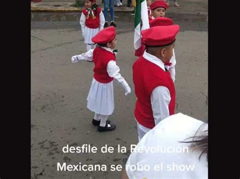 Ni A Baila La Boda Del Huitlacoche En Pleno Desfile