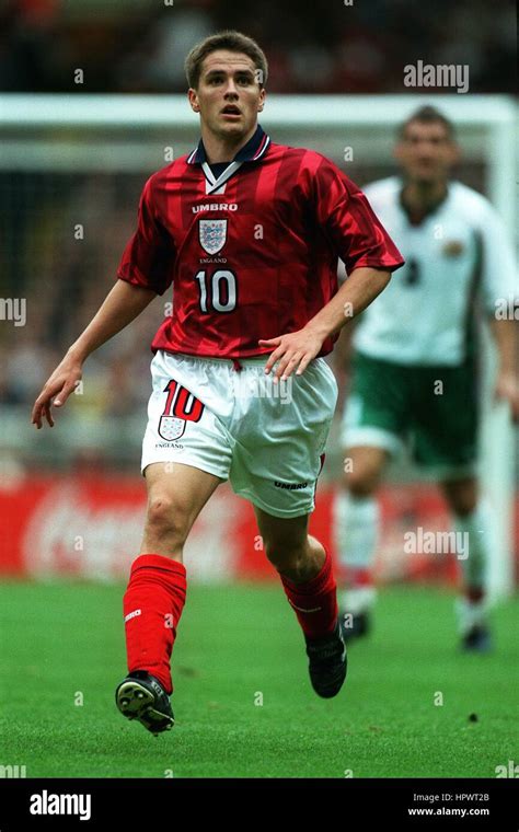 Michael Owen England And Liverpool Fc 12 October 1998 Stock Photo Alamy