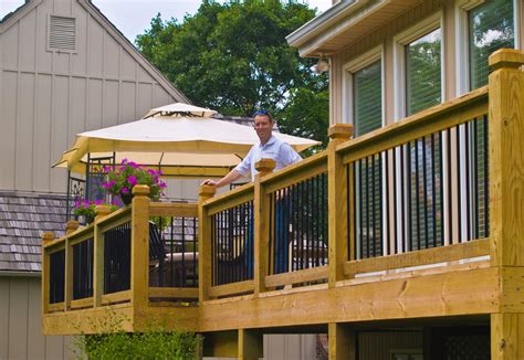 Noonan Pressure Treated Deck In Kansas City Classique Terrasse En