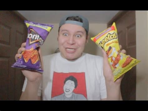 El reto de doble papitas flaming hot con salsa muy picante Super Niño