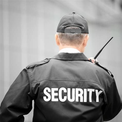 reasons  hire  security guard find