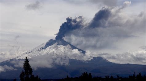 El Volc N Cotopaxi Vuelve A Emanar Ceniza Y Gas