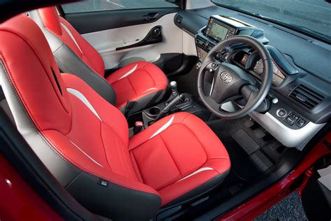 iQ Interior (2009 - 2014) - Toyota Media Site