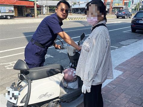 忘騎車買麵走路回 竹園警助健忘婦人尋車 蕃新聞