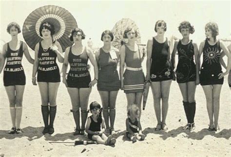 Bathing Beauties At The Beach Bathing Beauties Vintage Bathing Suits