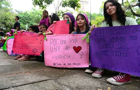 25N mujeres marcharon contra la violencia de género