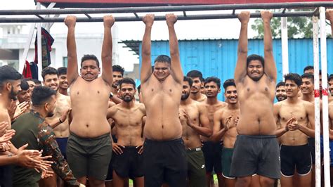 Army Physical Fitness Test कस लगय बम PullUps ChinUps Army