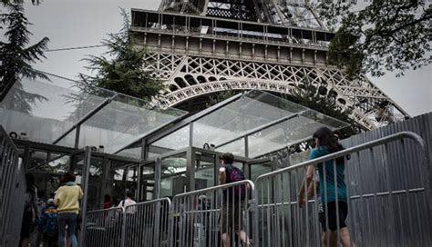 La Torre Eiffel Desvela Su Nuevo Muro De Cristal Contra Ataques